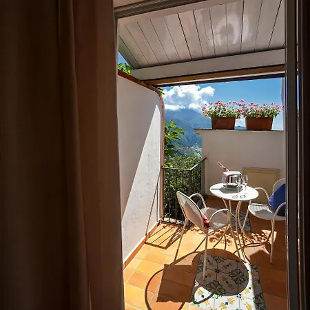 Garden 3* Ραβέλλο