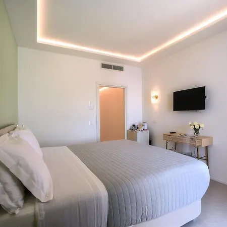 Garden Ξενοδοχείο 3*