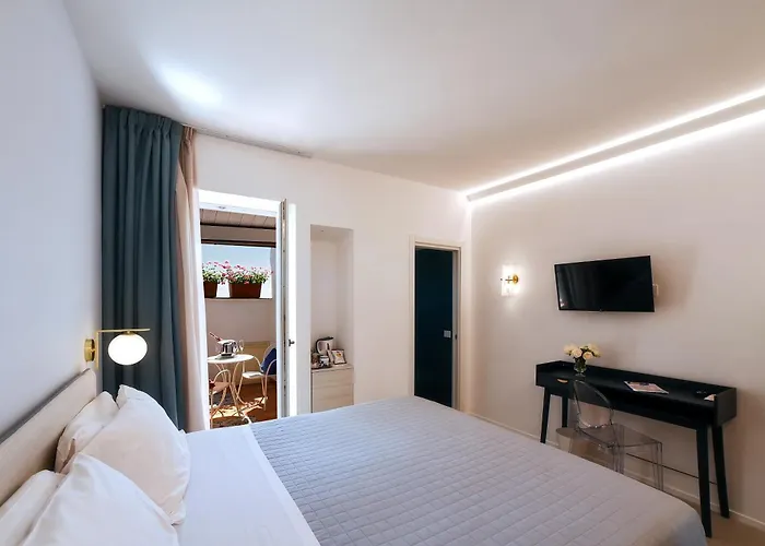 Отель Garden 3*