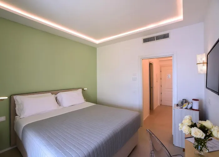 Отель Garden 3*