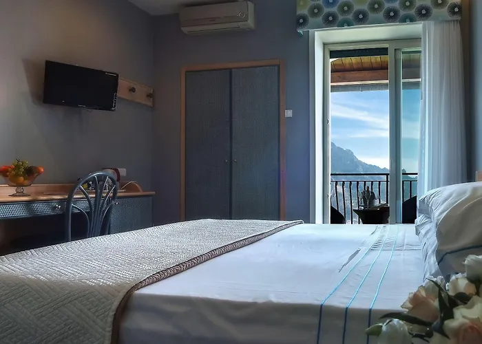 Отель Garden 3*