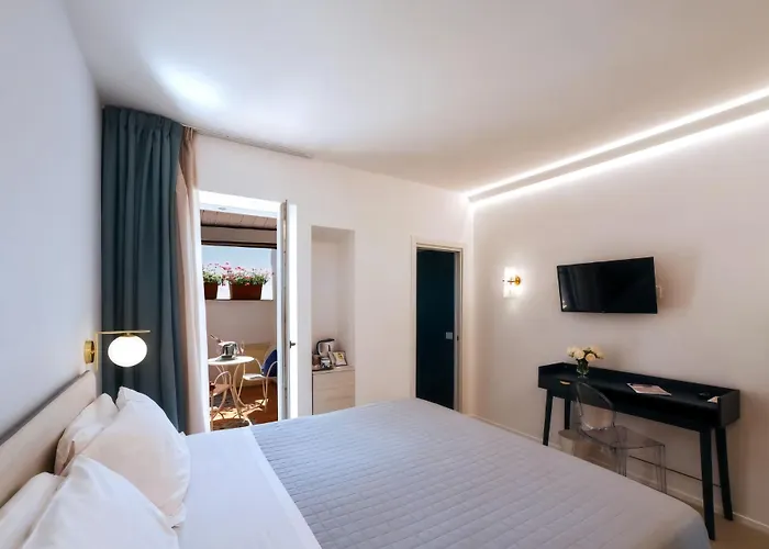 Отель Garden 3*